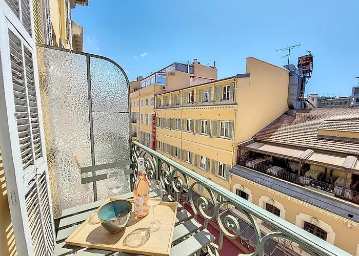 Nestor&jeeves - Trip - - Balcony