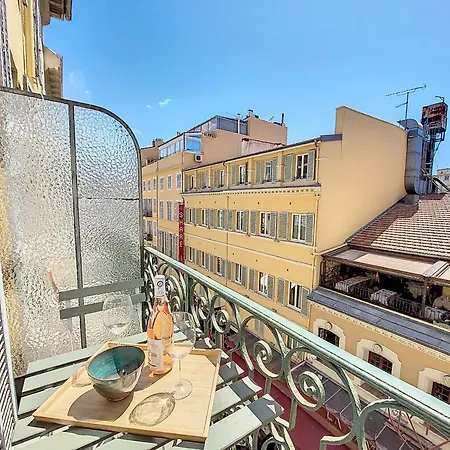 Nestor&jeeves - Trip - - Balcony